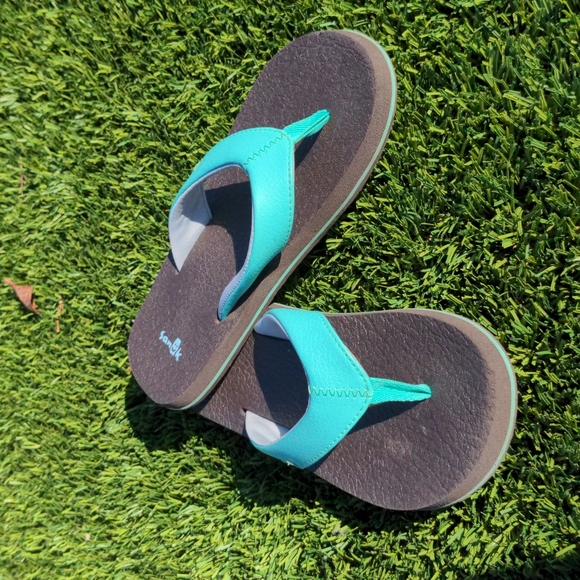 Sanuk Other - Girl's Sanuk Flip Flops